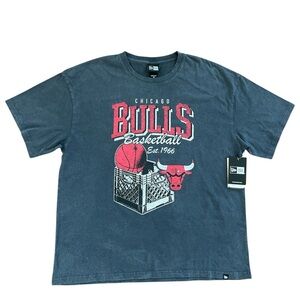 New Era Chicago Bulls Basketball Tee - Dark Gray with Red and White